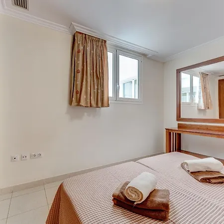 Club Atlantis 1 By Paramount Holidays * Costa Adeje (Tenerife)